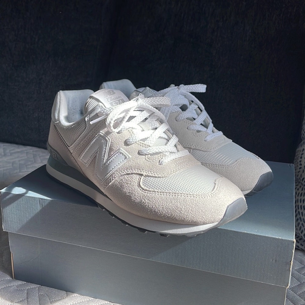 NEW BALANCE 574 - NIMBUS CLOUD Men Size 10.5 VNDS